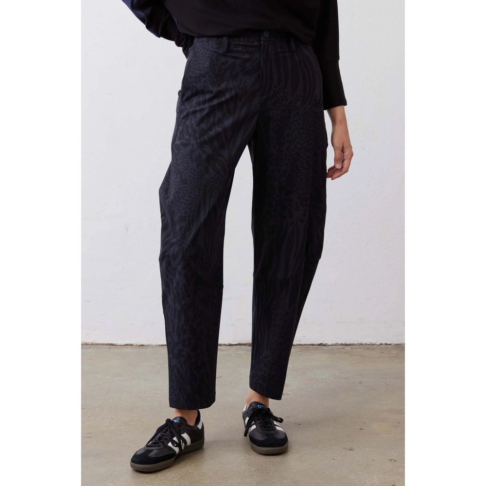 Ruti Women Black Animal Jacquard High Rise Tapered Pants Size 4 Contemporary